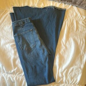 FLARED HIGH RISE JEANS